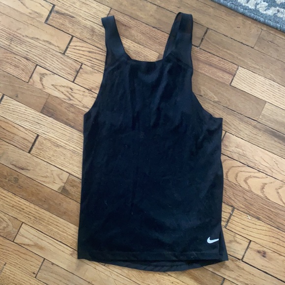Set of 2 - Nike Workout Tanks - Picture 3 of 5